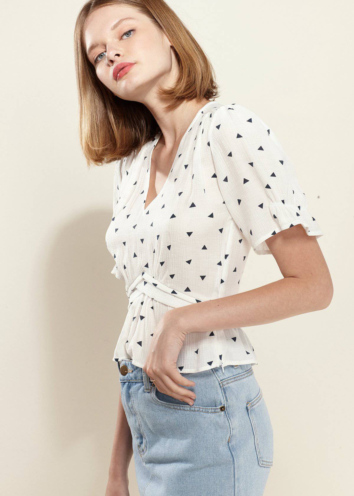 Women's Triangle Print Puff Sleeve Blouse in White triangle