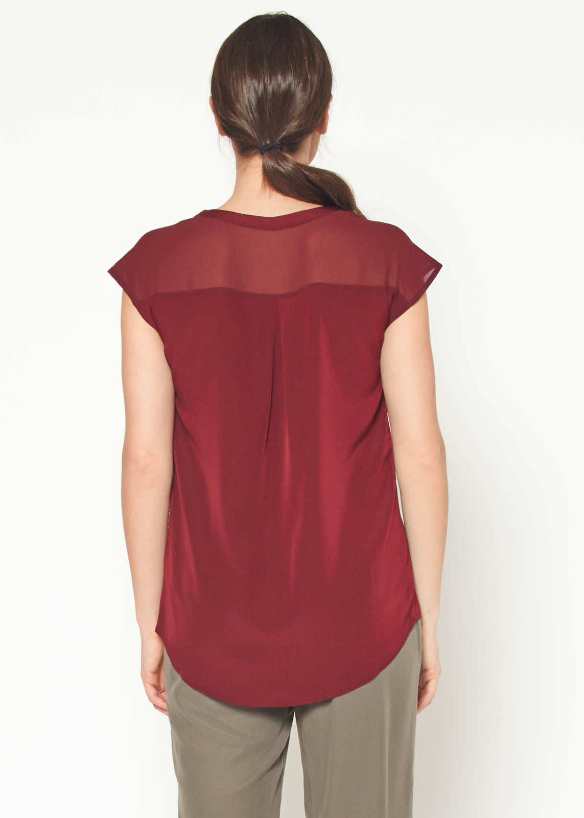 Women's Basic Sleeveless V Neck Button Top In Burgundy