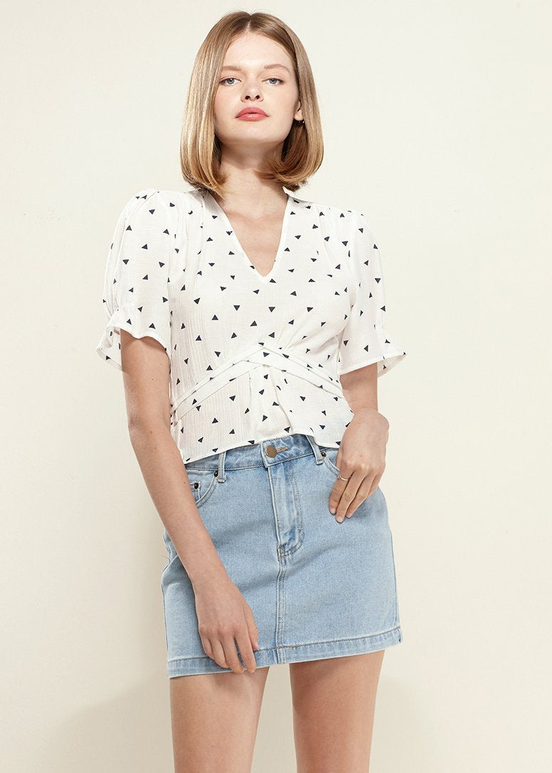 Women's Triangle Print Puff Sleeve Blouse in White triangle